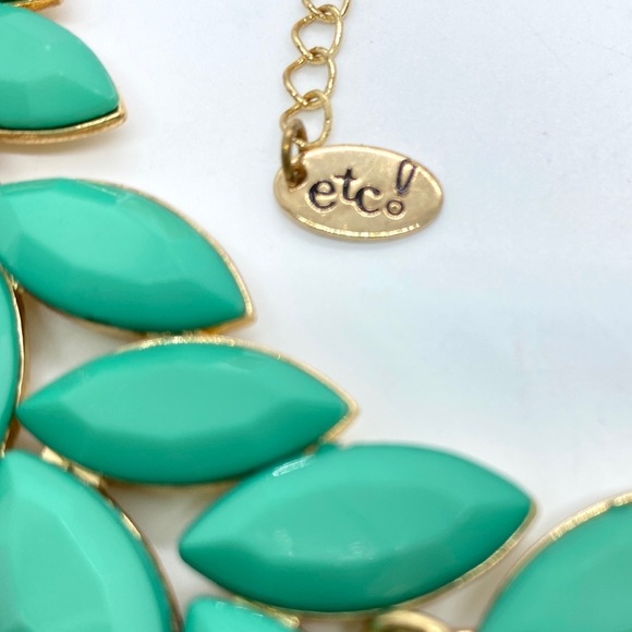 ETC! Turquoise Color Leaf  Motif on Gold Chain Necklace - Picture 4 of 7
